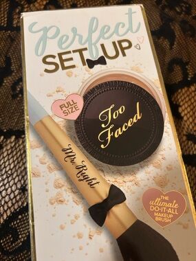 Too Faced : perfect setup. Mr.right brush and born this way setting powder NIB